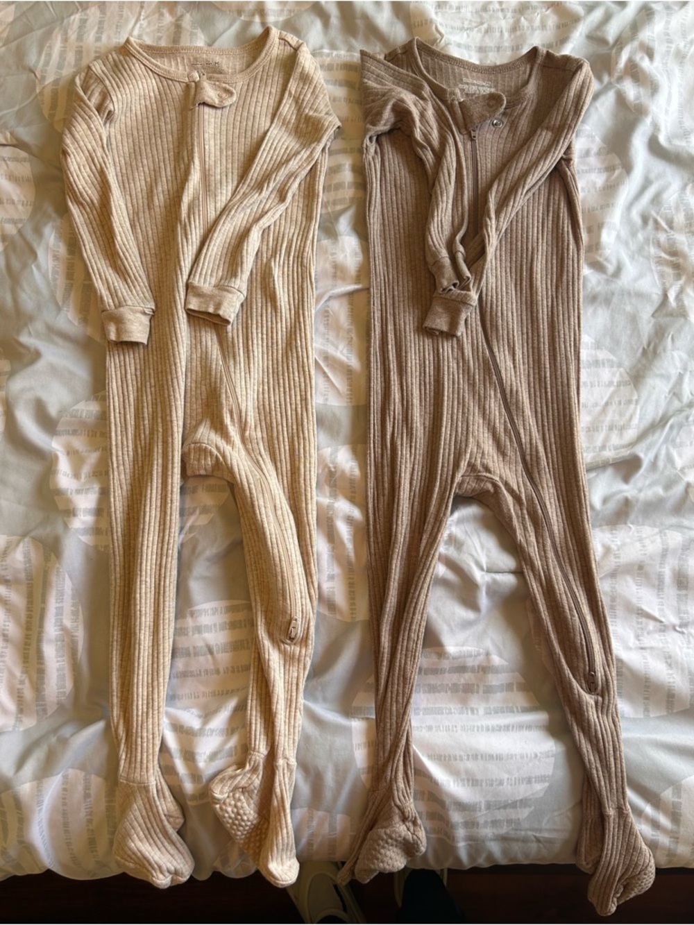 Set of 2 pcs organic cotton Kids Ribbed footed Pajama Set - Beige & Taupe